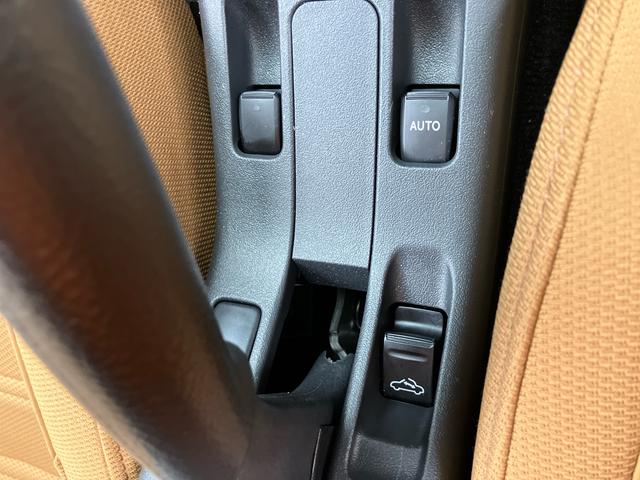 コペンローブ５速マニュアル　電動開閉式ルーフ　１６インチアルミホイール　ＬＥＤヘッドライト　ハロゲンフォグランプ　プッシュボタンスターター　シートヒーター　オートエアコン　オートライト　バックソナー（千葉県）の中古車