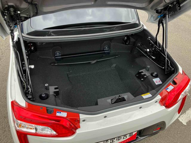 コペンローブ５速マニュアル　電動開閉式ルーフ　１６インチアルミホイール　ＬＥＤヘッドライト　ハロゲンフォグランプ　プッシュボタンスターター　シートヒーター　オートエアコン　オートライト　バックソナー（千葉県）の中古車