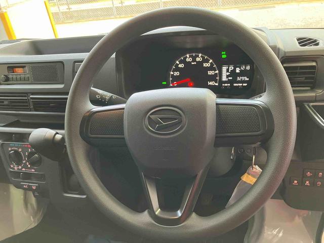 ハイゼットカーゴデラックス電子制御４ＷＤ　リヤヒーター　オートライト　プライバシーガラス　フロントパワーウィンドウ　オーバーヘッドシェルフ　キーレスエントリー　コーナーセンサー　衝突被害軽減ブレーキ（千葉県）の中古車