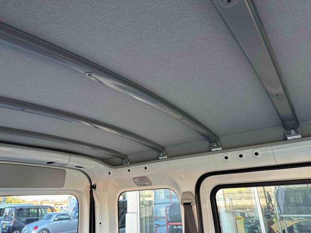 ハイゼットカーゴＤＸ衝突回避支援システム　横滑り防止装置　アイドリングストップ　前後コーナーセンサー　オーバーヘッドシェルフ　オートライト　オートハイビーム　キーレスエントリー　スピーカー一体型ラジオチューナー（千葉県）の中古車