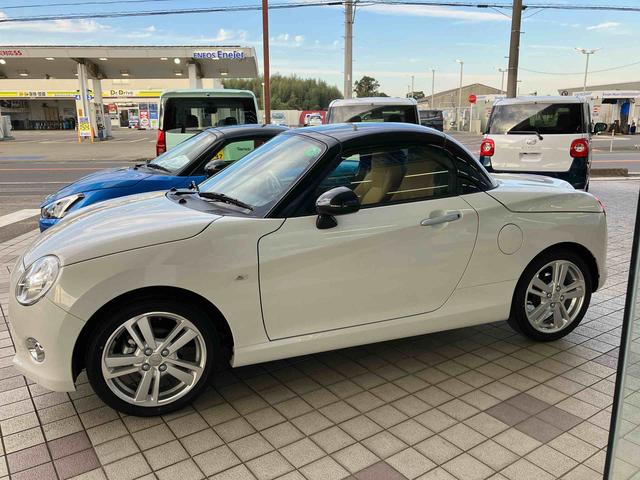 コペンセロ電動開閉式ルーフ／１６ｃｍスピーカー・ツィーター／アクセサリーソケット／チルトステアリング／オートエアコン／キーフリーシステム／ＬＥＤヘッドランプ（オートライト付）／本革巻ステアリングホイール／（千葉県）の中古車