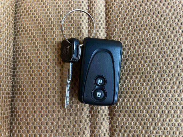 コペンセロ電動開閉式ルーフ／１６ｃｍスピーカー・ツィーター／アクセサリーソケット／チルトステアリング／オートエアコン／キーフリーシステム／ＬＥＤヘッドランプ（オートライト付）／本革巻ステアリングホイール／（千葉県）の中古車