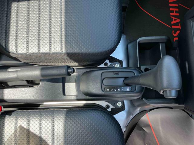 ハイゼットトラックスタンダード　農用スペシャル電子制御式４ＷＤ　荷台ＬＥＤライト　リヤ４枚リーフスプリング　リヤデフロック　副変速機　衝突被害軽減ブレーキ　コーナーセンサー　スピーカー一体型ＡＭ／ＦＭラジオ　エアコン　パワステ（千葉県）の中古車