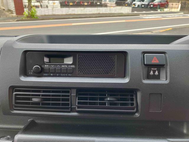 ハイゼットカーゴデラックス衝突被害軽減ブレーキ コーナーセンサー オートライト プライバシーガラス フロントパワーウィンドウ オーバーヘッドシェルフ スピーカー一体型AM・FMラジオ キーレスエントリー アイドリングストップ(千葉県)の中古車