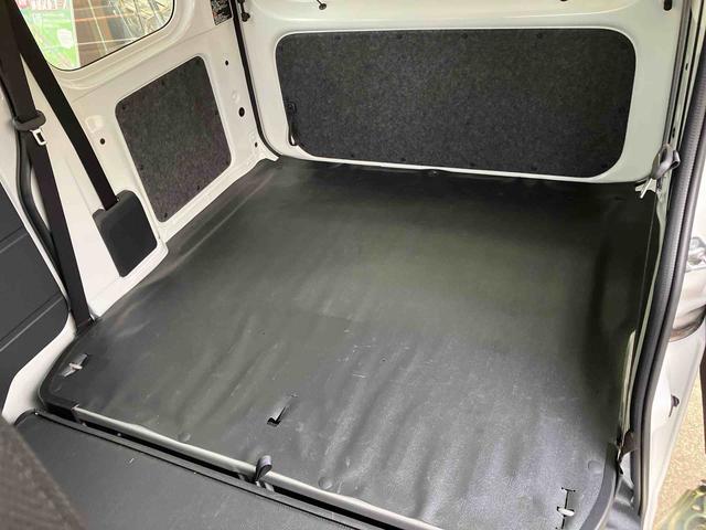 ハイゼットカーゴデラックス衝突被害軽減ブレーキ コーナーセンサー オートライト プライバシーガラス フロントパワーウィンドウ オーバーヘッドシェルフ スピーカー一体型AM・FMラジオ キーレスエントリー アイドリングストップ(千葉県)の中古車