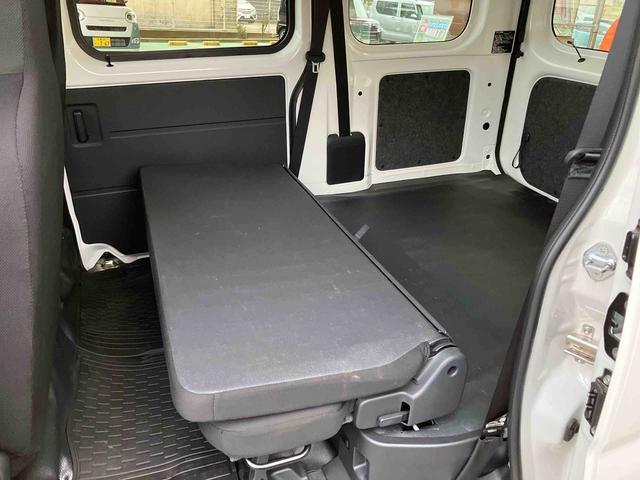 ハイゼットカーゴデラックス衝突被害軽減ブレーキ コーナーセンサー オートライト プライバシーガラス フロントパワーウィンドウ オーバーヘッドシェルフ スピーカー一体型AM・FMラジオ キーレスエントリー アイドリングストップ(千葉県)の中古車