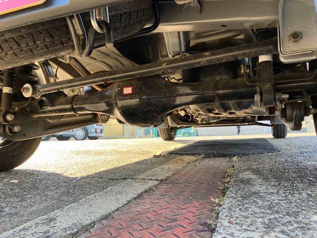 ハイゼットカーゴデラックス５速マニュアル車／衝突回避支援システム／オートハイビーム／横滑り防止装置／コーナーセンサー／スペアタイヤ／ＡＭ・ＦＭラジオ／マニュアルエアコン／アイドリングストップ／キーレス／オーバーヘッドシェルフ（千葉県）の中古車