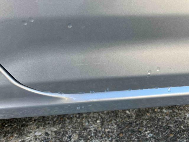 ハイゼットカーゴデラックス５速マニュアル車／衝突回避支援システム／オートハイビーム／横滑り防止装置／コーナーセンサー／スペアタイヤ／ＡＭ・ＦＭラジオ／マニュアルエアコン／アイドリングストップ／キーレス／オーバーヘッドシェルフ（千葉県）の中古車