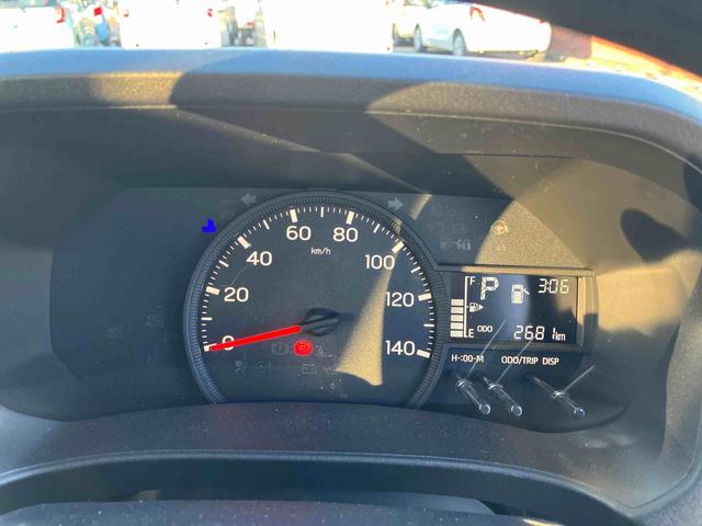 ハイゼットカーゴデラックス走行無制限1年保証 前後コーナーセンサー ワンオーナー CVT車 オートマチックハイビーム アイドリングストップ キーレスエントリー 横滑り防止装置 オートライト ヘッドライトレベライザー ラジオ(千葉県)の中古車