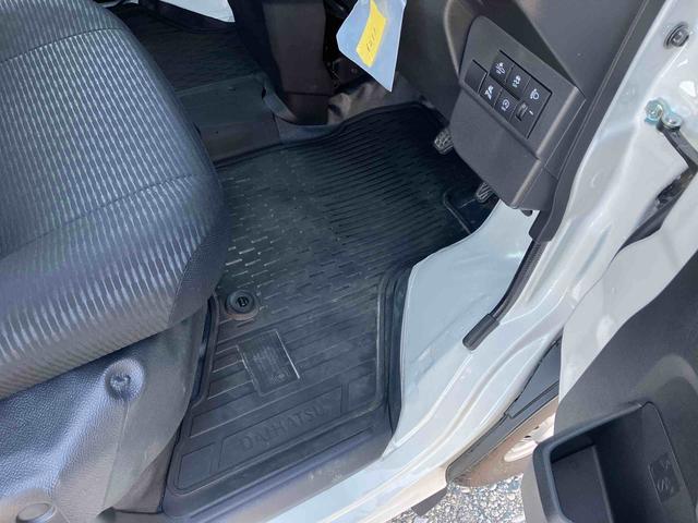 ハイゼットカーゴデラックス走行無制限１年保証　前後コーナーセンサー　ワンオーナー　ＣＶＴ車　オートマチックハイビーム　アイドリングストップ　キーレスエントリー　横滑り防止装置　オートライト　ヘッドライトレベライザー　ラジオ（千葉県）の中古車