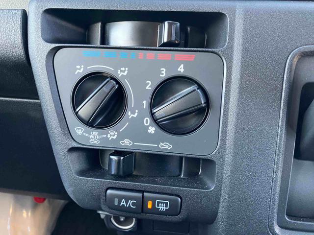 ハイゼットカーゴデラックス走行無制限１年保証　前後コーナーセンサー　ワンオーナー　ＣＶＴ車　オートマチックハイビーム　アイドリングストップ　キーレスエントリー　横滑り防止装置　オートライト　ヘッドライトレベライザー　ラジオ（千葉県）の中古車