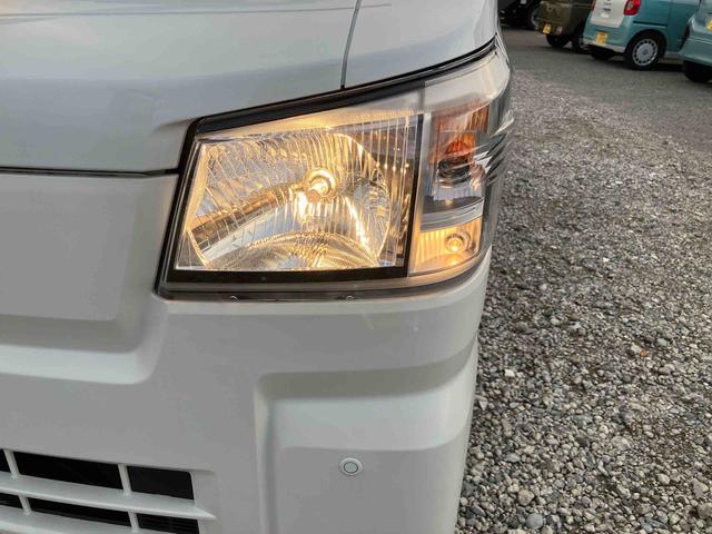 ハイゼットトラックスタンダード 農用スペシャル4WD 5速MT 荷台三方開 リヤ4枚リーフ 荷台作業灯 リヤスモークガラス AM/FMラジオ 衝突被害軽減装置 コーナーセンサー オートライト オートハイビーム スペアタイヤ(千葉県)の中古車