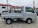 電子制御式４ＷＤ　荷台ＬＥＤライト　リヤ４枚リーフスプリング　リヤデフロック　荷室灯　衝突被害軽減ブレーキ　コーナーセンサー　スピーカー一体型ＡＭ／ＦＭラジオ　エアコン　パワステ（千葉県）の中古車