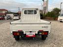 ４ＷＤ　５速ＭＴ　荷台三方開　リヤ４枚リーフ　荷台作業灯　リヤスモークガラス　ＡＭ／ＦＭラジオ　衝突被害軽減装置　コーナーセンサー　オートライト　オートハイビーム　スペアタイヤ（千葉県）の中古車