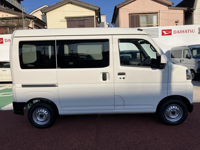 ハイゼットカーゴＤＸ　届け出済み未使用車　電動格納ミラー　両側スライドドア保証　新車保証・まごころ保証　１年間・走行距離無制限付き　アイドリングストップ　前後コーナーセンサー　車線逸脱制御　最大積載量３５０Ｋｇ　ＦＭ／ＡＭラジオ（東京都）の中古車