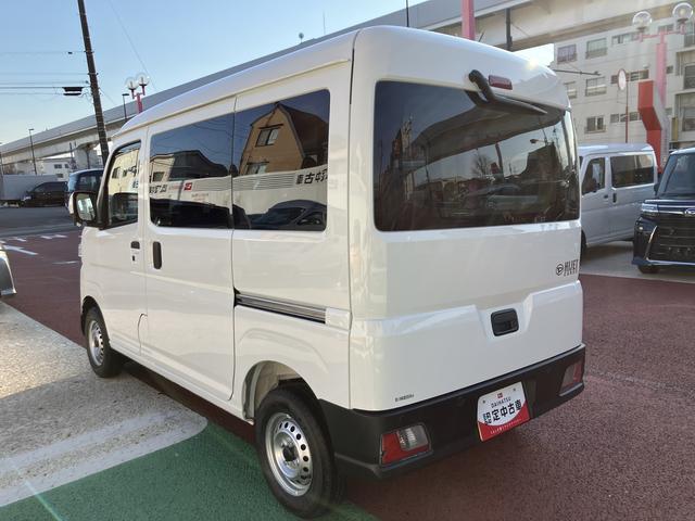 ハイゼットカーゴＤＸ　届け出済み未使用車　電動格納ミラー　両側スライドドア保証　新車保証・まごころ保証　１年間・走行距離無制限付き　アイドリングストップ　前後コーナーセンサー　車線逸脱制御　最大積載量３５０Ｋｇ　ＦＭ／ＡＭラジオ（東京都）の中古車