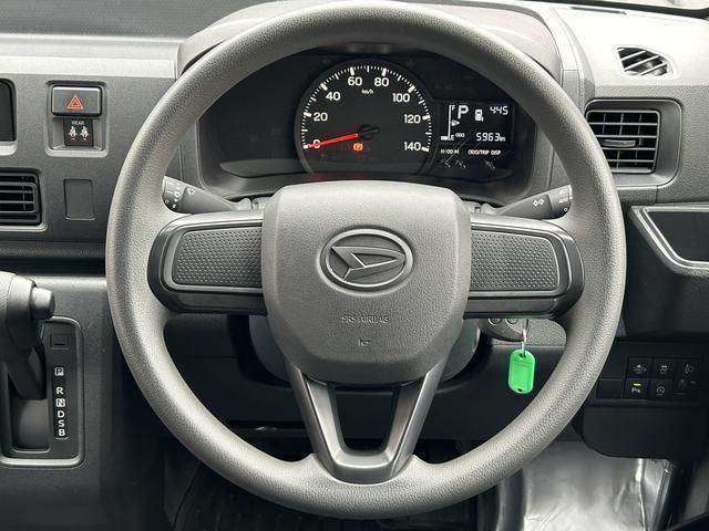 ハイゼットカーゴデラックス　リヤベンチシート　キーレスエントリー保証１年間距離無制限付き　前席パワーウインドウ　アイドリングストップ　キーレスエントリー　リヤベンチシート　コーナーセンサー　エアコン　オーバーヘッドシェルフ　誤発進抑制制御機能（東京都）の中古車