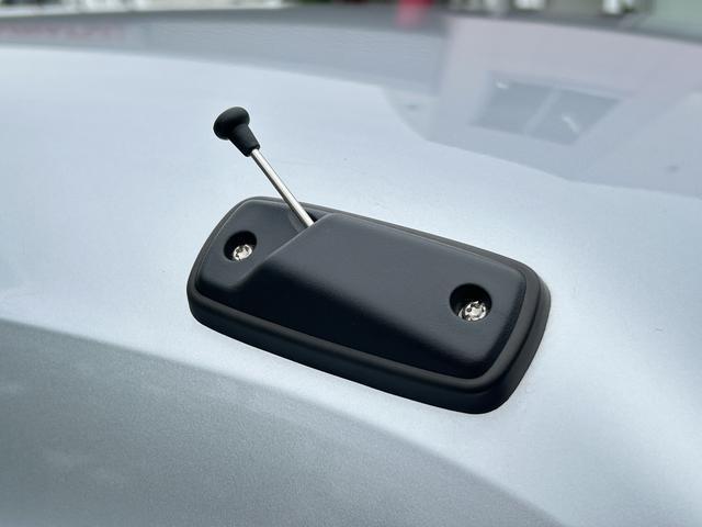 ハイゼットカーゴデラックス　リヤベンチシート　キーレスエントリー保証１年間距離無制限付き　前席パワーウインドウ　アイドリングストップ　キーレスエントリー　リヤベンチシート　コーナーセンサー　エアコン　オーバーヘッドシェルフ　誤発進抑制制御機能（東京都）の中古車