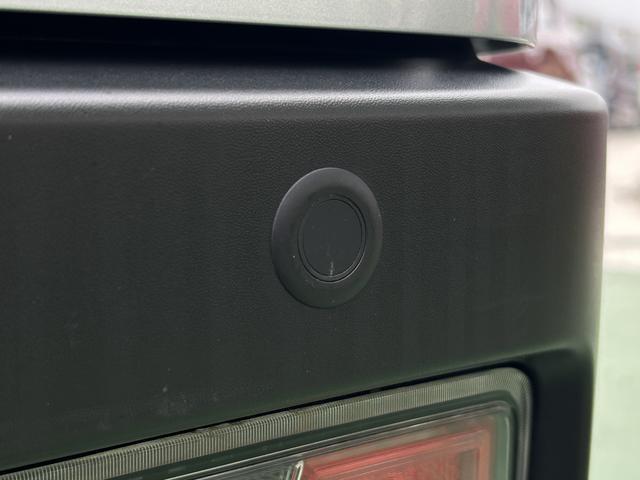 ハイゼットカーゴデラックス　リヤベンチシート　キーレスエントリー保証１年間距離無制限付き　前席パワーウインドウ　アイドリングストップ　キーレスエントリー　リヤベンチシート　コーナーセンサー　エアコン　オーバーヘッドシェルフ　誤発進抑制制御機能（東京都）の中古車