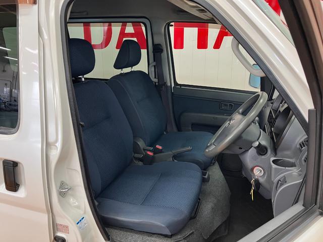 ハイゼットカーゴクルーズ４ＷＤ　エアコン　オーディオ　光軸調整ダイヤル　電動格納ミラー　パワーウインドウ　キーレス（神奈川県）の中古車