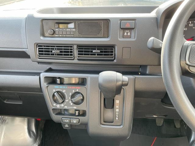 ハイゼットカーゴDXサポカーSワイド適合 ラジオ エアコン アクセサリーソケット コーナーセンサー アイドリングストップ 光軸調整ダイヤル 横滑り防止機能 誤発進抑制機能 パワーウインドウ キーレス(神奈川県)の中古車