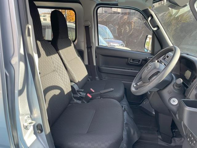 ハイゼットカーゴDXサポカーSワイド適合 ラジオ エアコン アクセサリーソケット コーナーセンサー アイドリングストップ 光軸調整ダイヤル 横滑り防止機能 誤発進抑制機能 パワーウインドウ キーレス(神奈川県)の中古車