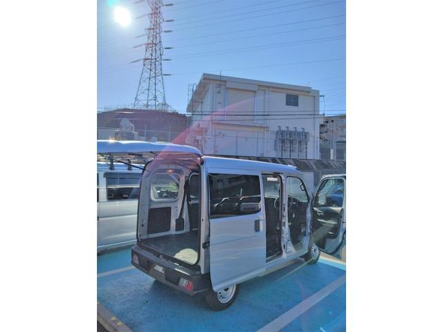 ハイゼットカーゴＤＸサポカーＳワイド適合　ラジオ　エアコン　アクセサリーソケット　コーナーセンサー　アイドリングストップ　光軸調整ダイヤル　横滑り防止機能　誤発進抑制機能　パワーウインドウ　キーレス（神奈川県）の中古車