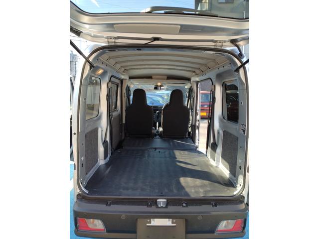 ハイゼットカーゴＤＸサポカーＳワイド適合　ラジオ　エアコン　アクセサリーソケット　コーナーセンサー　アイドリングストップ　光軸調整ダイヤル　横滑り防止機能　誤発進抑制機能　パワーウインドウ　キーレス（神奈川県）の中古車