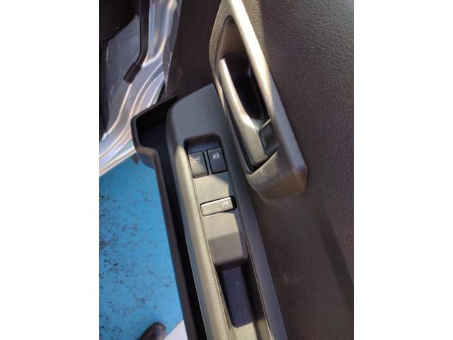 ハイゼットカーゴＤＸサポカーＳワイド適合　ラジオ　エアコン　アクセサリーソケット　コーナーセンサー　アイドリングストップ　光軸調整ダイヤル　横滑り防止機能　誤発進抑制機能　パワーウインドウ　キーレス（神奈川県）の中古車