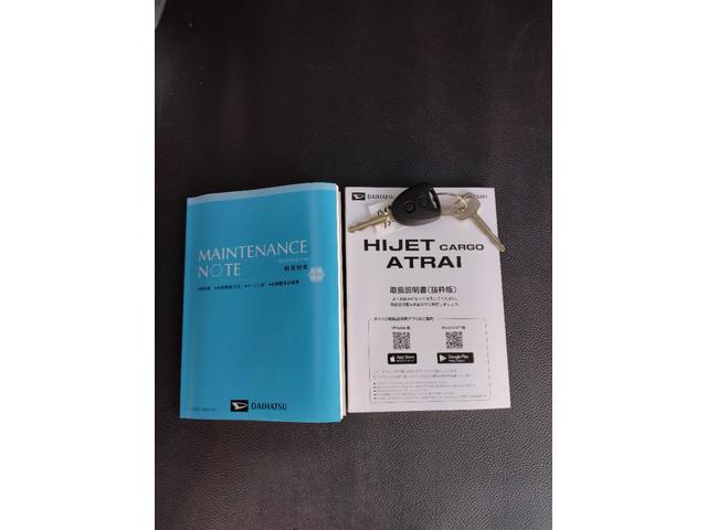 ハイゼットカーゴＤＸサポカーＳワイド適合　ラジオ　エアコン　アクセサリーソケット　コーナーセンサー　アイドリングストップ　光軸調整ダイヤル　横滑り防止機能　誤発進抑制機能　パワーウインドウ　キーレス（神奈川県）の中古車