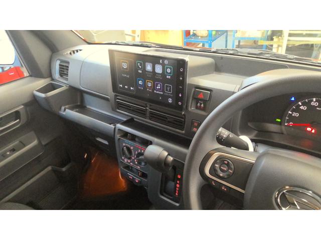 ハイゼットカーゴDX4WD サポカーSワイド適合 ディスプレイオーディオ アクセサリーソケット Pスタート コーナーセンサー アイドリングストップ ステアリングスイッチ USB接続端子 電動格納ミラー キーフリー(神奈川県)の中古車