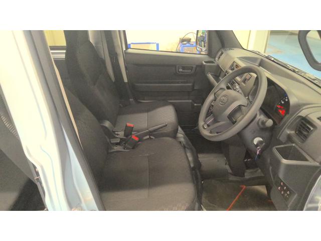 ハイゼットカーゴDXサポカーSワイド適合 ラジオ エアコン アクセサリーソケット コーナーセンサー アイドリングストップ 光軸調整ダイヤル 横滑り防止機能 誤発進抑制機能 パワーウインドウ キーレス(神奈川県)の中古車