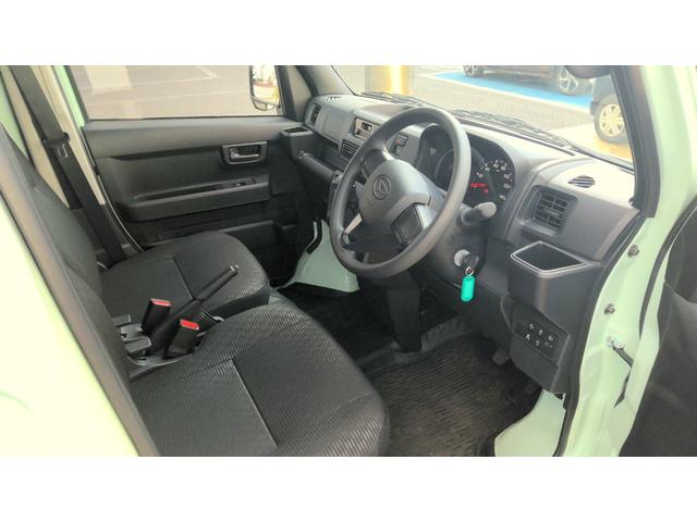 ハイゼットカーゴＤＸサポカーＳワイド適合　ラジオ　エアコン　アクセサリーソケット　コーナーセンサー　アイドリングストップ　光軸調整ダイヤル　横滑り防止機能　誤発進抑制機能　パワーウインドウ　キーレス（神奈川県）の中古車