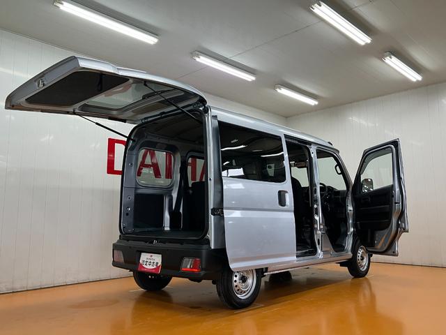 ハイゼットカーゴDX BluetoothチューナーサポカーSワイド適合 Bluetoothチューナー エアコン アクセサリーソケット コーナーセンサー アイドリングストップ 光軸調整ダイヤル 横滑り防止機能 誤発進抑制機能 パワーウインドウ キーレス(神奈川県)の中古車