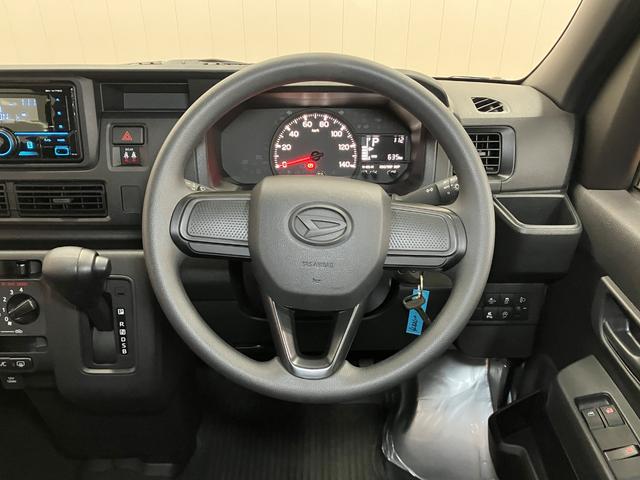 ハイゼットカーゴDX BluetoothチューナーサポカーSワイド適合 Bluetoothチューナー エアコン アクセサリーソケット コーナーセンサー アイドリングストップ 光軸調整ダイヤル 横滑り防止機能 誤発進抑制機能 パワーウインドウ キーレス(神奈川県)の中古車