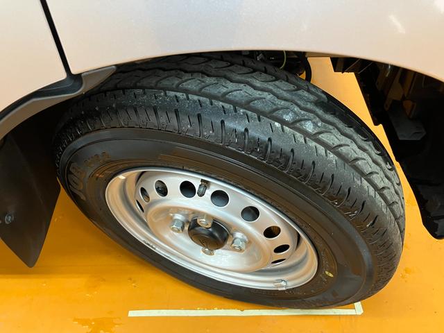 ハイゼットカーゴDX BluetoothチューナーサポカーSワイド適合 Bluetoothチューナー エアコン アクセサリーソケット コーナーセンサー アイドリングストップ 光軸調整ダイヤル 横滑り防止機能 誤発進抑制機能 パワーウインドウ キーレス(神奈川県)の中古車