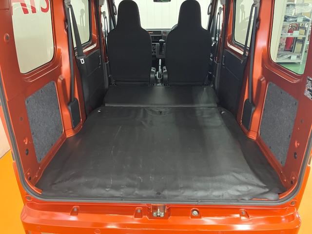 ハイゼットカーゴＤＸサポカーＳワイド適合　ラジオ　エアコン　アクセサリーソケット　コーナーセンサー　アイドリングストップ　光軸調整ダイヤル　横滑り防止機能　誤発進抑制機能　パワーウインドウ　キーレス（神奈川県）の中古車