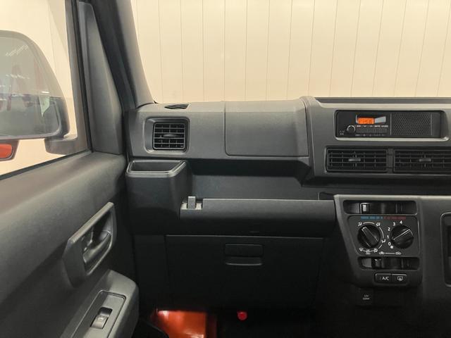 ハイゼットカーゴＤＸサポカーＳワイド適合　ラジオ　エアコン　アクセサリーソケット　コーナーセンサー　アイドリングストップ　光軸調整ダイヤル　横滑り防止機能　誤発進抑制機能　パワーウインドウ　キーレス（神奈川県）の中古車