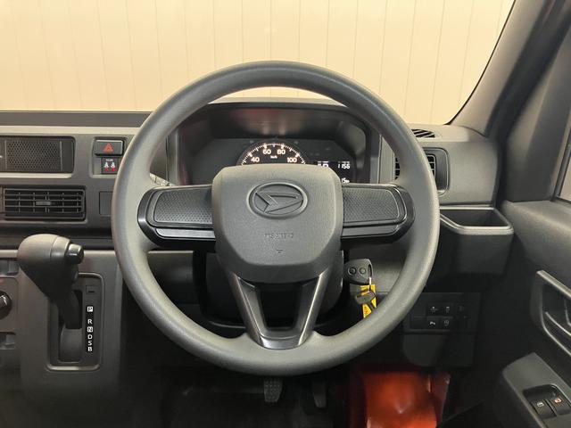 ハイゼットカーゴＤＸサポカーＳワイド適合　ラジオ　エアコン　アクセサリーソケット　コーナーセンサー　アイドリングストップ　光軸調整ダイヤル　横滑り防止機能　誤発進抑制機能　パワーウインドウ　キーレス（神奈川県）の中古車