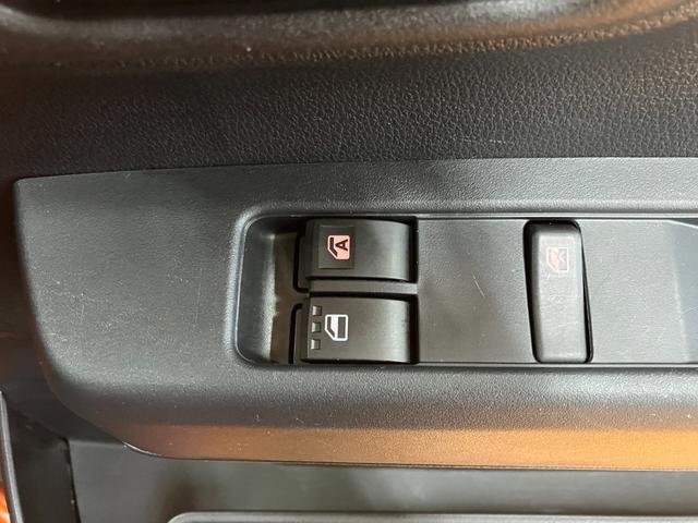 ハイゼットカーゴＤＸサポカーＳワイド適合　ラジオ　エアコン　アクセサリーソケット　コーナーセンサー　アイドリングストップ　光軸調整ダイヤル　横滑り防止機能　誤発進抑制機能　パワーウインドウ　キーレス（神奈川県）の中古車