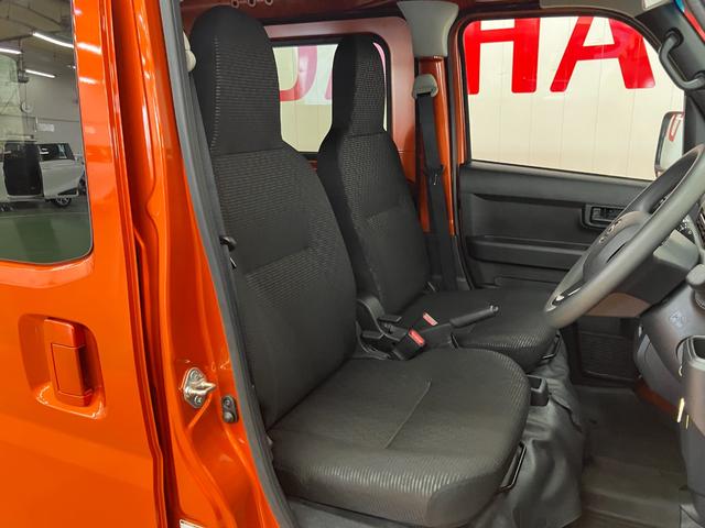 ハイゼットカーゴＤＸサポカーＳワイド適合　ラジオ　エアコン　アクセサリーソケット　コーナーセンサー　アイドリングストップ　光軸調整ダイヤル　横滑り防止機能　誤発進抑制機能　パワーウインドウ　キーレス（神奈川県）の中古車