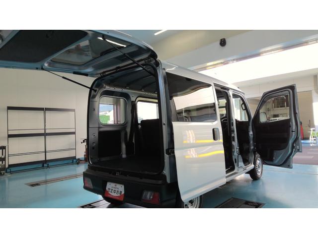 ハイゼットカーゴＤＸサポカーＳワイド適合　ラジオ　エアコン　アクセサリーソケット　コーナーセンサー　アイドリングストップ　光軸調整ダイヤル　横滑り防止機能　誤発進抑制機能　パワーウインドウ　キーレス（神奈川県）の中古車