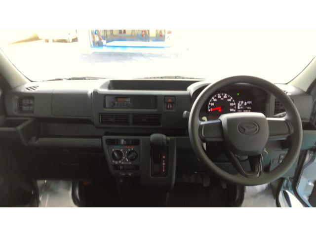 ハイゼットカーゴＤＸサポカーＳワイド適合　ラジオ　エアコン　アクセサリーソケット　コーナーセンサー　アイドリングストップ　光軸調整ダイヤル　横滑り防止機能　誤発進抑制機能　パワーウインドウ　キーレス（神奈川県）の中古車