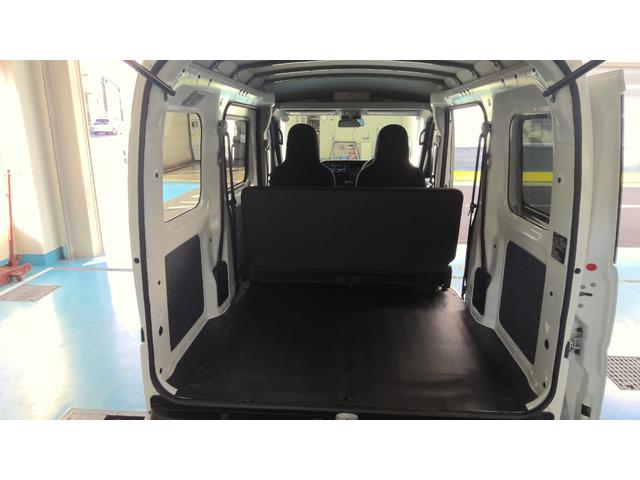 ハイゼットカーゴＤＸサポカーＳワイド適合　Ｂｌｕｅｔｏｏｔｈオーディオ　エアコン　アクセサリーソケット　コーナーセンサー　アイドリングストップ　光軸調整ダイヤル　横滑り防止機能　誤発進抑制機能　パワーウインドウ　キーレス（神奈川県）の中古車