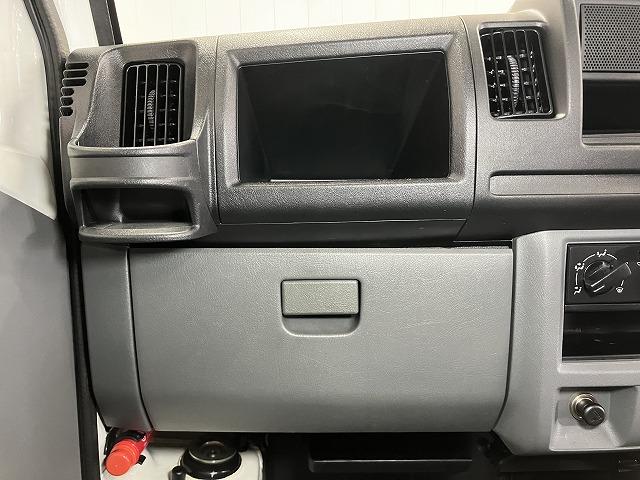 ミニキャブトラックVタイプ4WD 三方開 ゴムマット ラジオ エアコン 光軸調整ダイヤル 5段MTシフト(神奈川県)の中古車