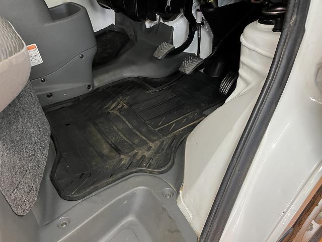 ミニキャブトラックVタイプ4WD 三方開 ゴムマット ラジオ エアコン 光軸調整ダイヤル 5段MTシフト(神奈川県)の中古車