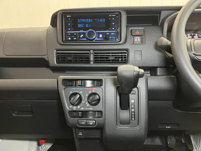ハイゼットカーゴＤＸサポカーＳワイド適合　オーディオ　エアコン　アクセサリーソケット　コーナーセンサー　アイドリングストップ　光軸調整ダイヤル　横滑り防止機能　誤発進抑制機能　パワーウインドウ　キーレス（神奈川県）の中古車