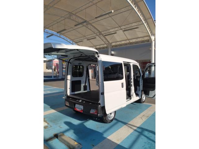 ハイゼットカーゴＤＸサポカーＳワイド適合　ラジオ　エアコン　アクセサリーソケット　コーナーセンサー　アイドリングストップ　光軸調整ダイヤル　横滑り防止機能　誤発進抑制機能　パワーウインドウ　キーレス（神奈川県）の中古車