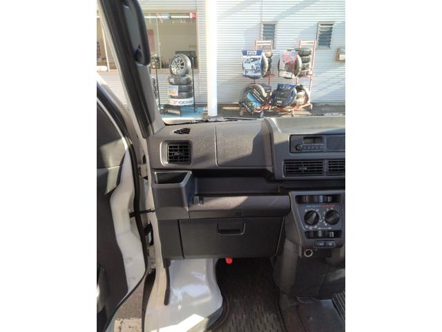 ハイゼットカーゴＤＸサポカーＳワイド適合　ラジオ　エアコン　アクセサリーソケット　コーナーセンサー　アイドリングストップ　光軸調整ダイヤル　横滑り防止機能　誤発進抑制機能　パワーウインドウ　キーレス（神奈川県）の中古車