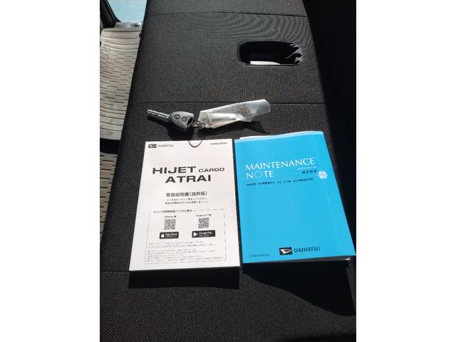 ハイゼットカーゴＤＸサポカーＳワイド適合　ラジオ　エアコン　アクセサリーソケット　コーナーセンサー　アイドリングストップ　光軸調整ダイヤル　横滑り防止機能　誤発進抑制機能　パワーウインドウ　キーレス（神奈川県）の中古車